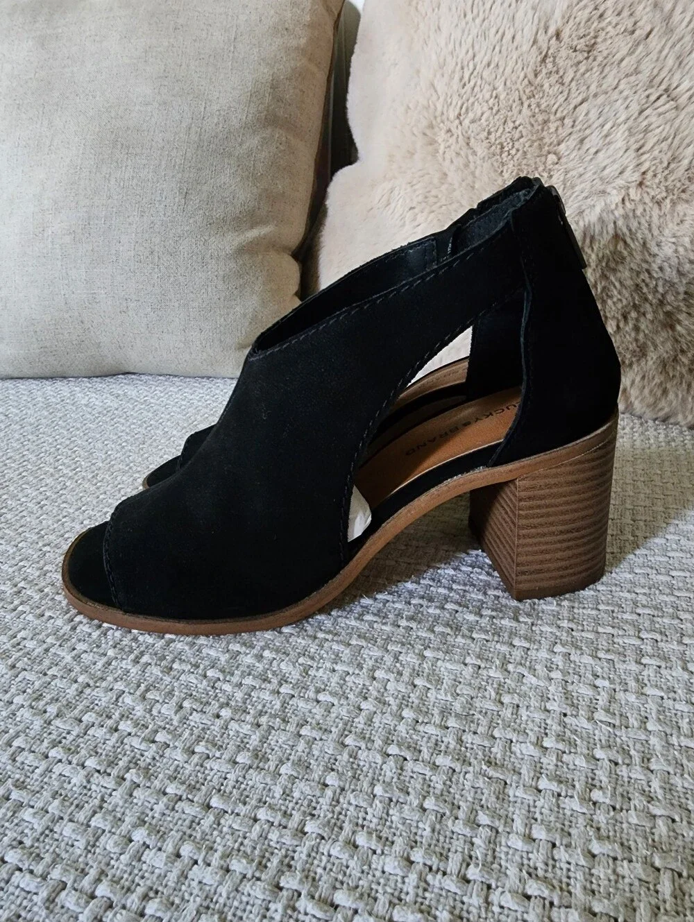 EUC Lucky Brand Saimy Zippered Black Leather Heel